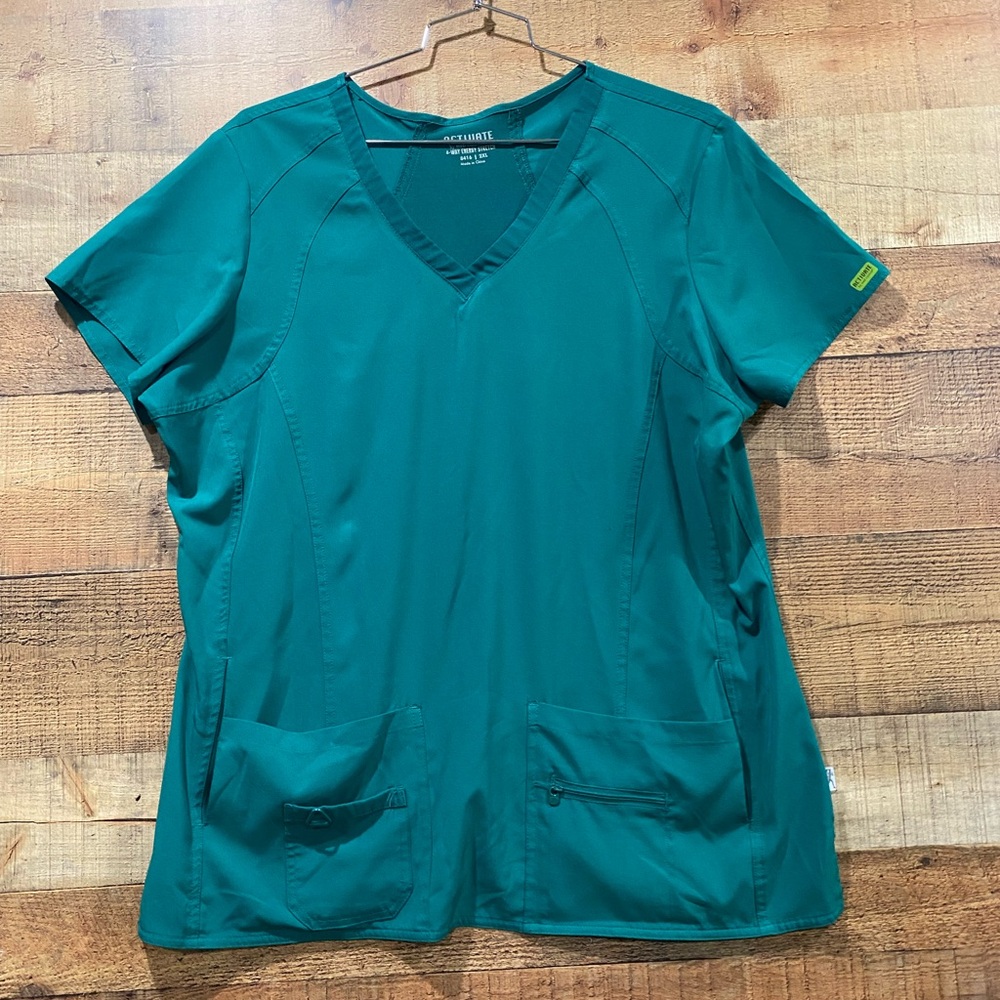 Med Couture Jade V-Neck Short Sleeve Top Size 2XL